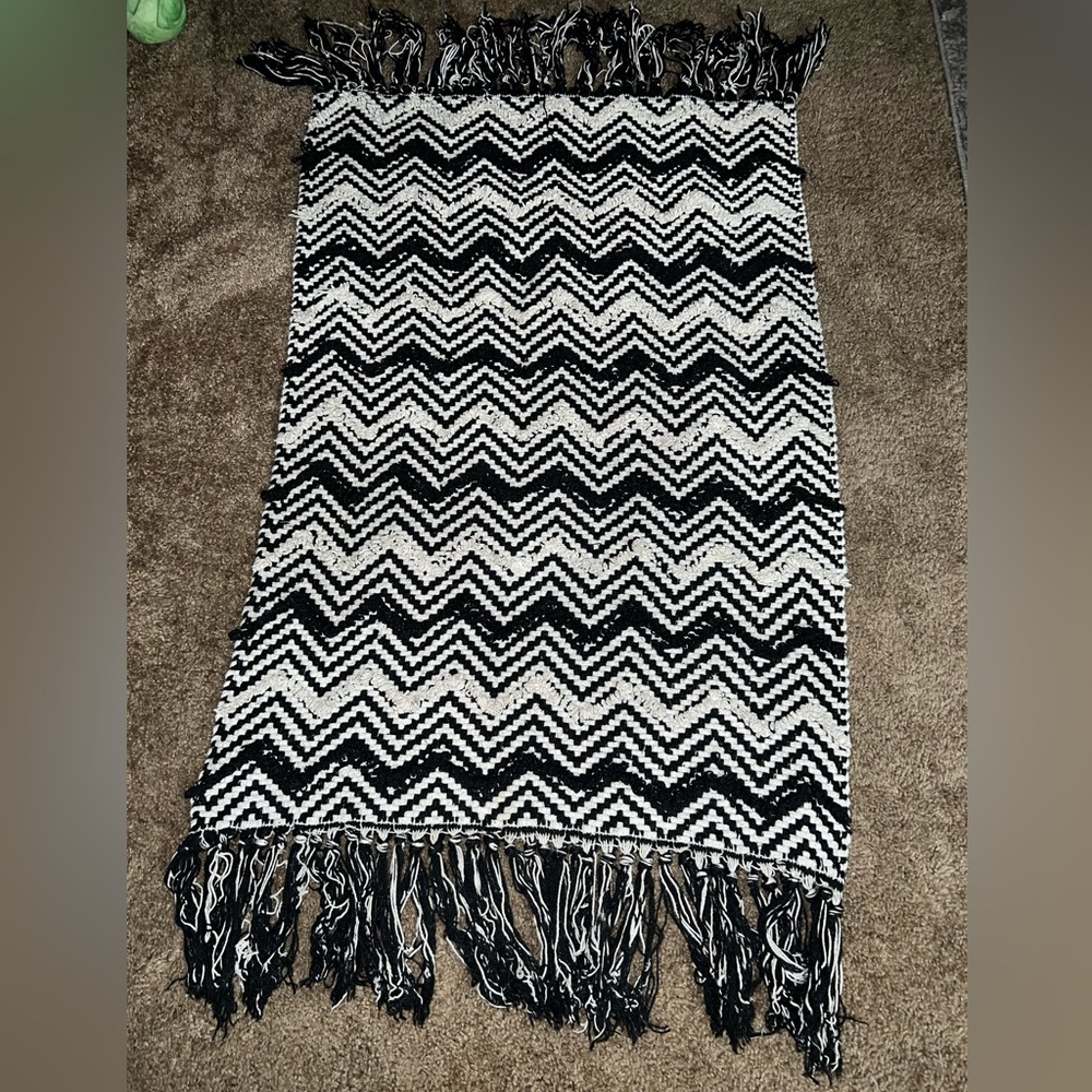 Rectangular Aztec print rug